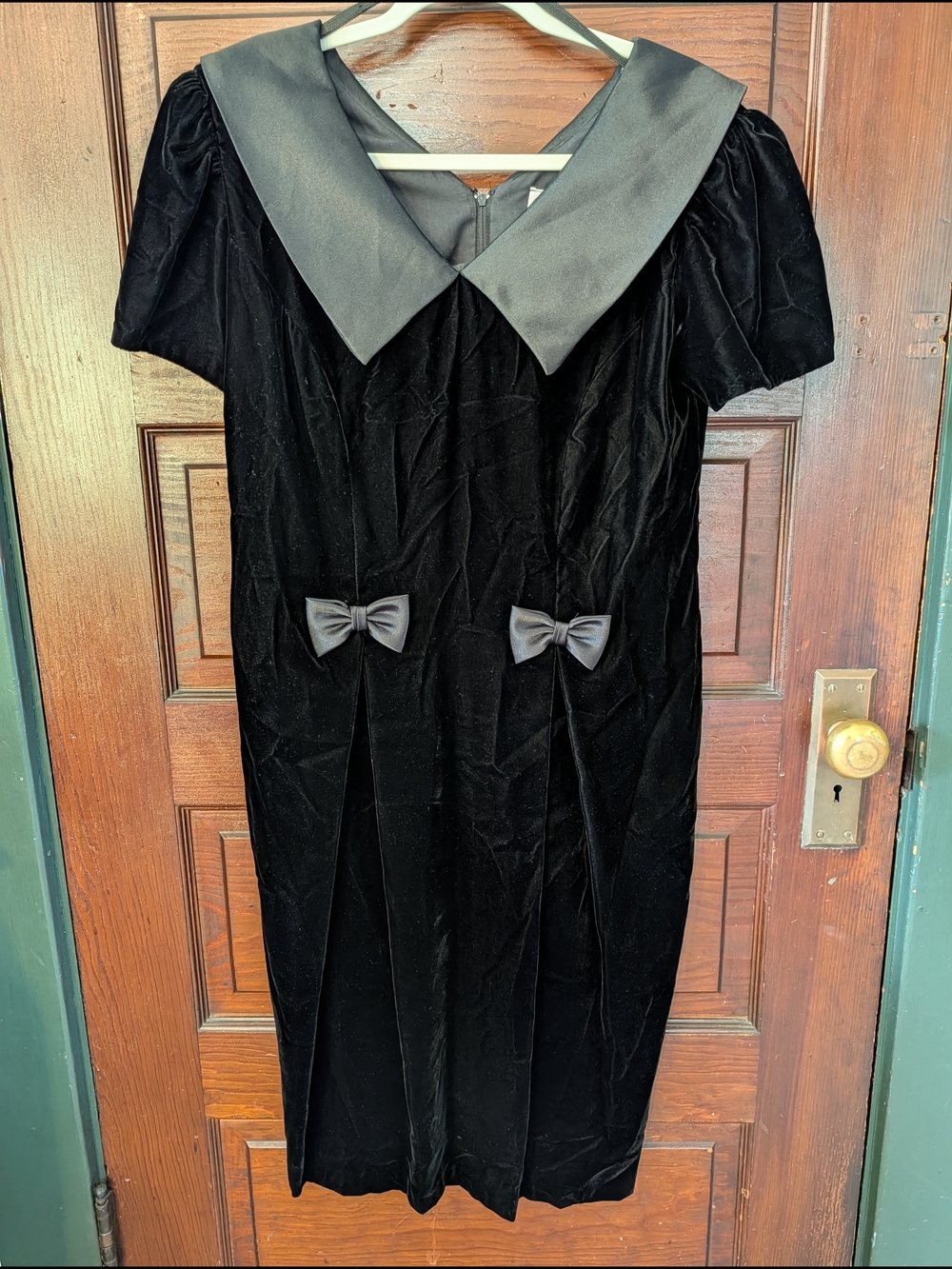 Black Velvet Dress with Satin Collar and Bows Lanz Whimsical Gothic Vintage 10